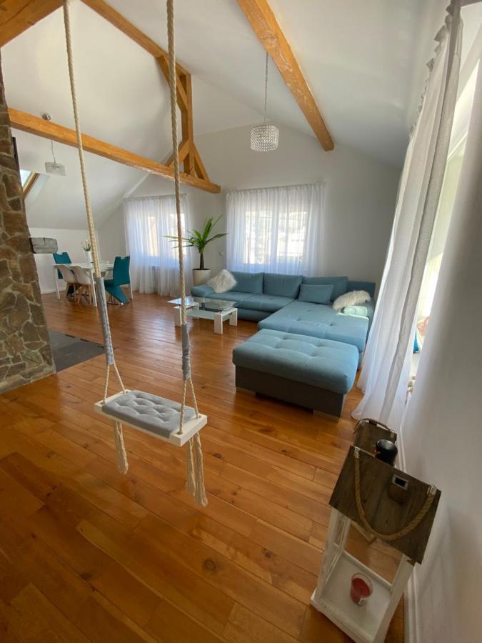 Attic 33 Apartment Câmpulung Moldovenesc Екстериор снимка