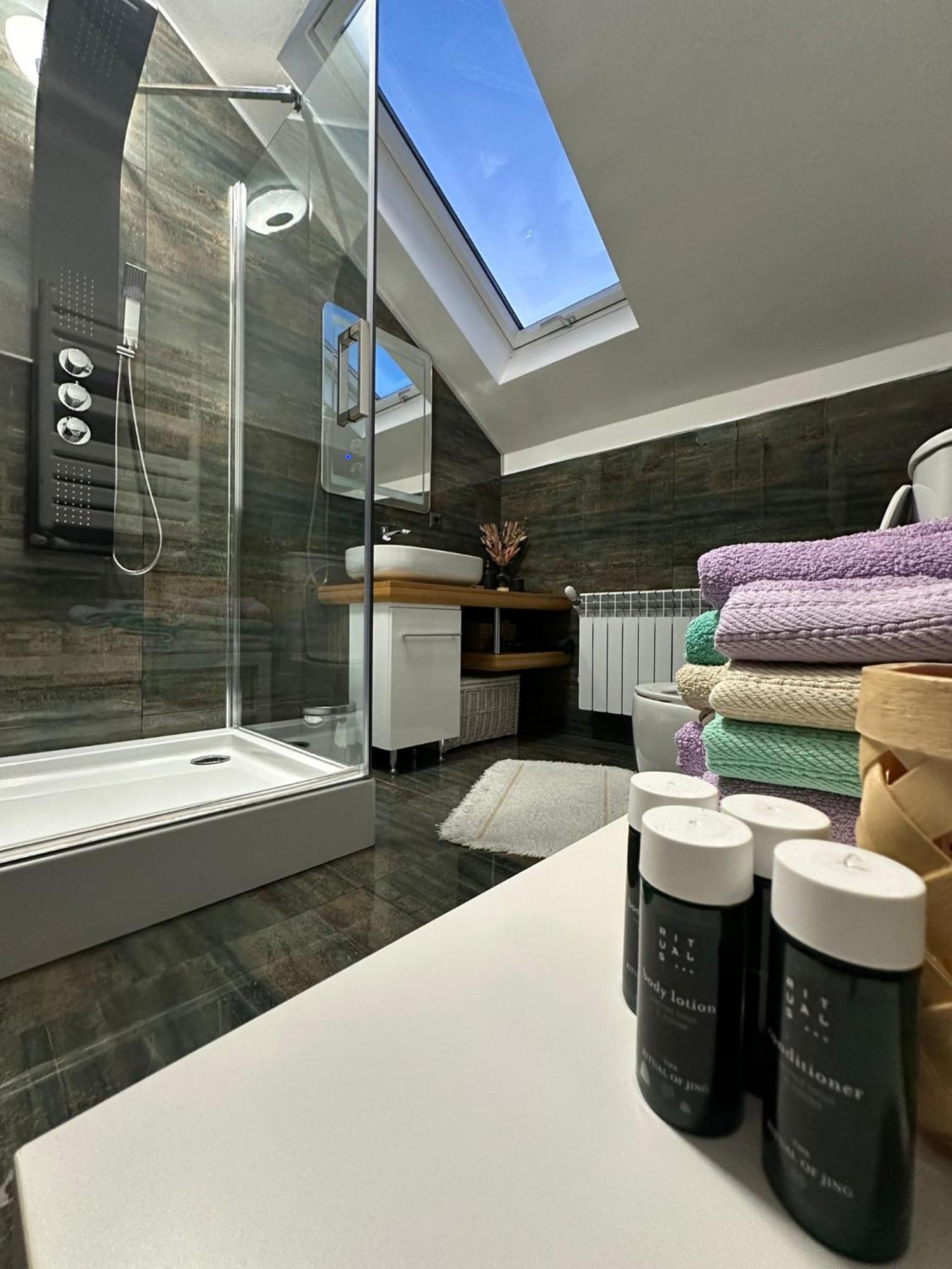 Attic 33 Apartment Câmpulung Moldovenesc Екстериор снимка